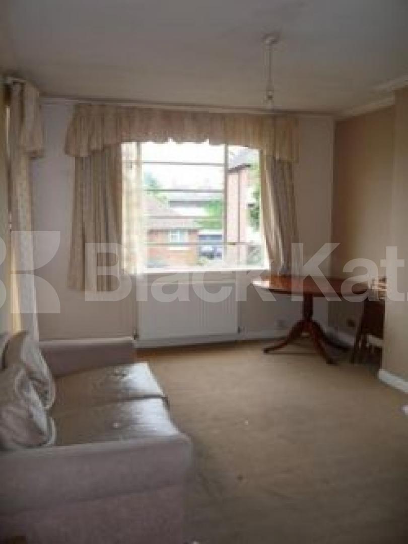 			2 Bedroom, 1 bath, 1 reception Flat			 Sydney Road, MUSWELL HILL N10